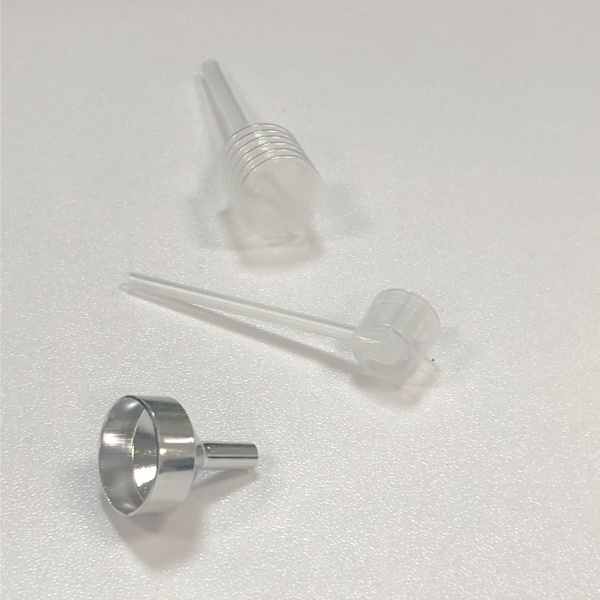 Genopfyldelig parfume sprayflaske glasflaske legeringsskal 8 ml Sølv