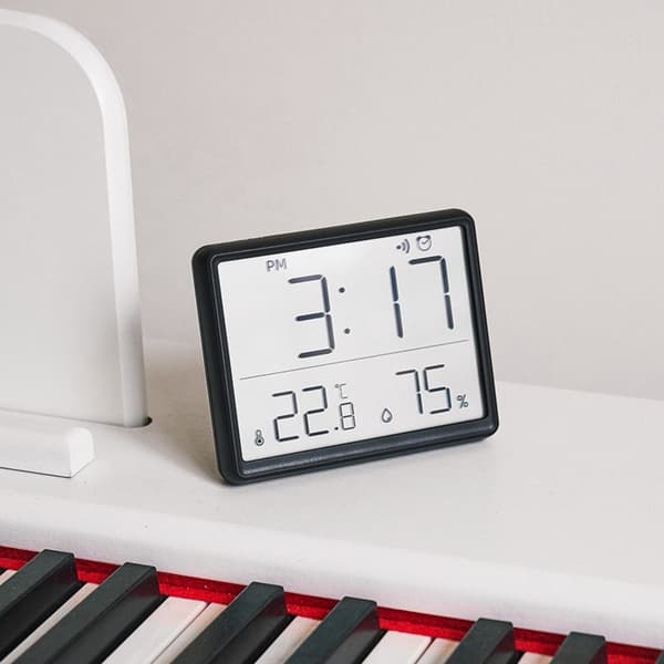 Digital väggklocka med LCD, temperaturvisning, alarm och 24-timmarsformat för väggmontering Black Black