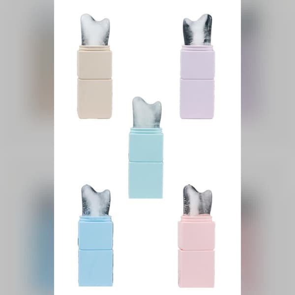 Ansiktsmassör i silikon med is för kylande hudvård och rullande massage LightBlue LightBlue