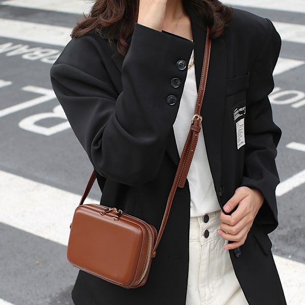 Chic mini skuldertaske til kvinder - Stilfuld crossbody pung Brun