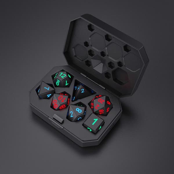 Polyhedral terningesett med en svart terningpose for D&D RPG MTG rollespill bordspill
