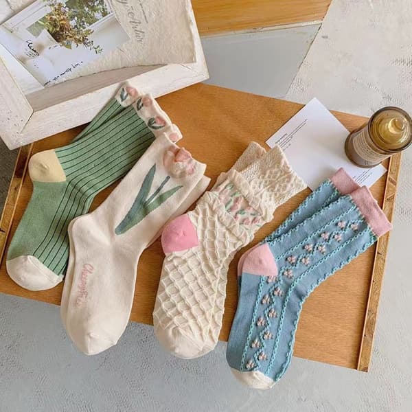 4-pack Women's Socks, Cute Floral Pattern, Loose and Soft, Seamless Toe, Thin, Casual