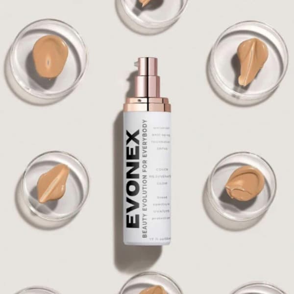 Anti-aging Liquid Foundation for Women, Full Coverage Moisturizing 2-in-1 Concealer, SPF