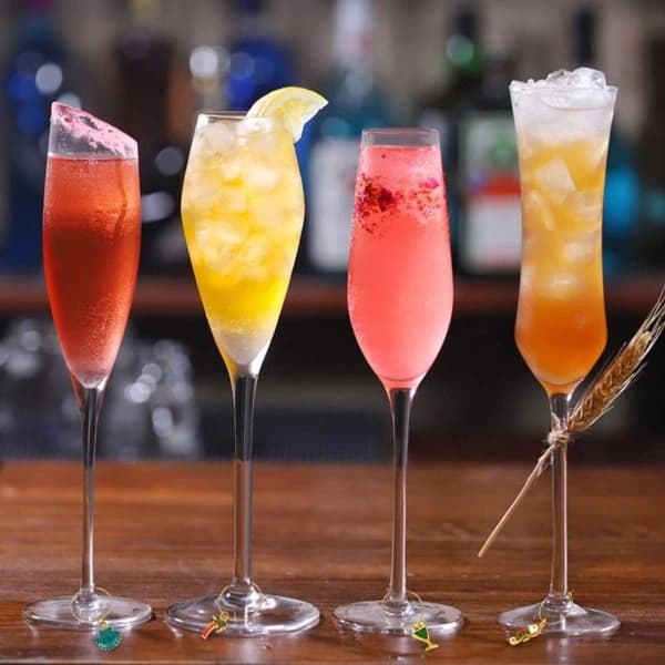 40 viinilasimerkkiä rantasymbolien muodossa