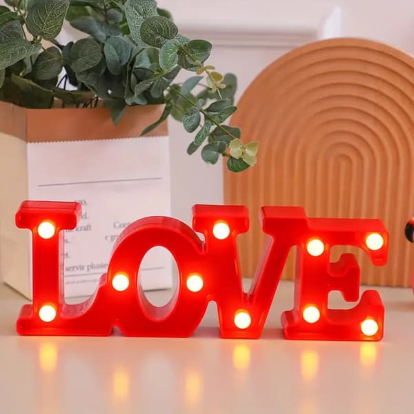 Romantisk natlampe i kærlighedsform – perfekt til bryllupper, frierier