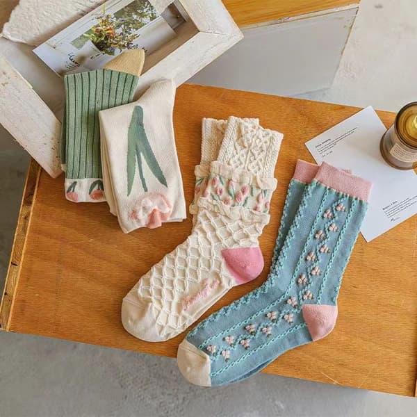 4-pack Women's Socks, Cute Floral Pattern, Loose and Soft, Seamless Toe, Thin, Casual