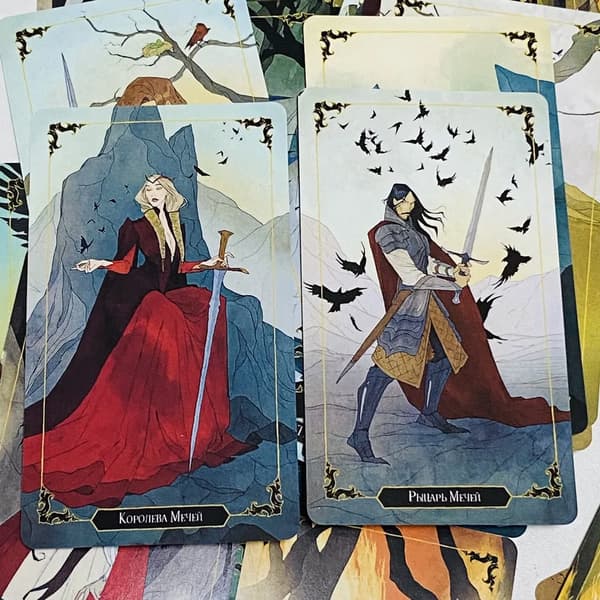 Russisk version Mørkt træ Tarotkort Карты ТароТемного дерева 78 stk. spillekort Light Grey