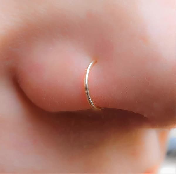 Liten näsring 20 G näspiercingring - 14K guldfylld näspiercingring_present