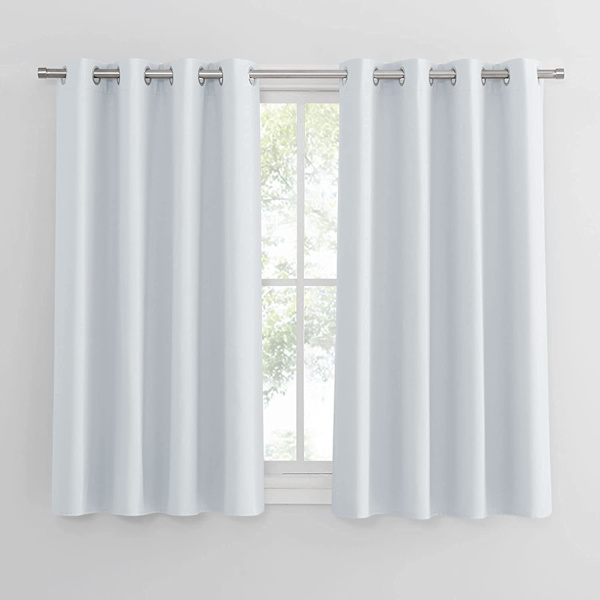 2 st z2 mörkläggningsgardiner (Vita132*45cm)