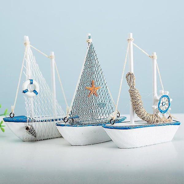 Tyylikäs ja hienostunut miniatyyripuinen purjevene malli kodin sisustukseen