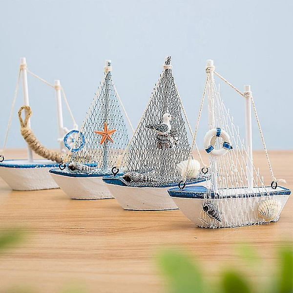 Tyylikäs ja hienostunut miniatyyripuinen purjevene malli kodin sisustukseen