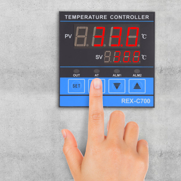Digitaalinen lämpötilan säädin korkealla tarkkuudella PID-ohjauksella RELAYSSR-lähtö 0-400℃