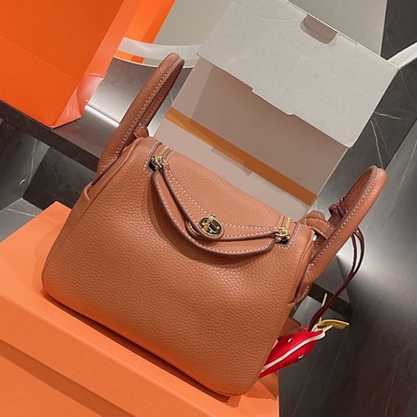 Lindy Mini Messenger Bag i Kukskinn, Gyllenbrun, 26 cm Large golden brown gold button 26cm