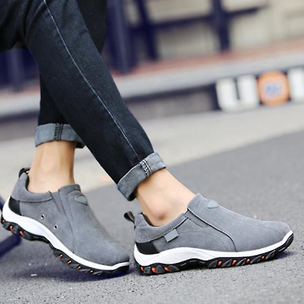 Hengittävät miesten liukuvät slip-on -kävelykengät kumisohvalla - Trendikäs ruskea