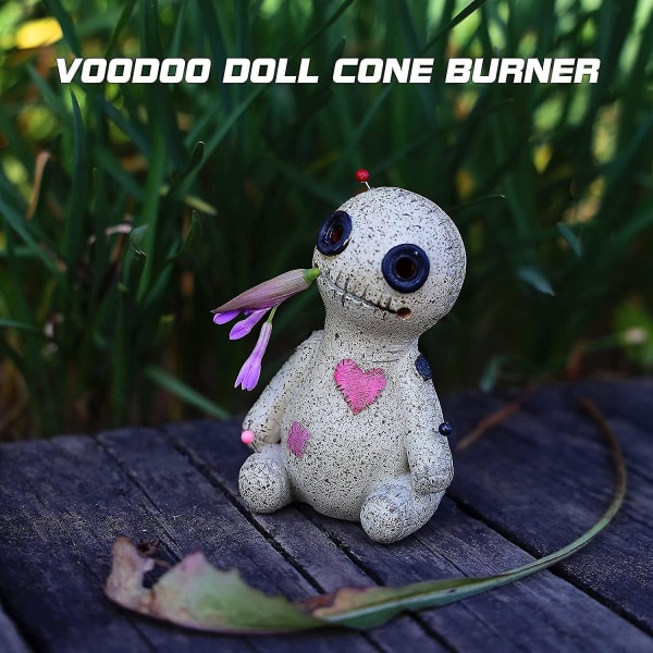 Voodoo Doll Cone Brenner med røyk i øynene og munnviken