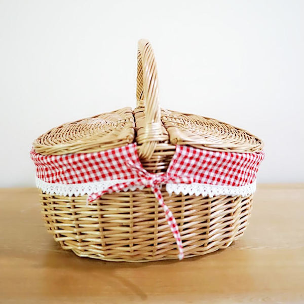 Landlig flettet picnic kurv Campingkurv med låg håndtag og foring til picnicfestgrill
