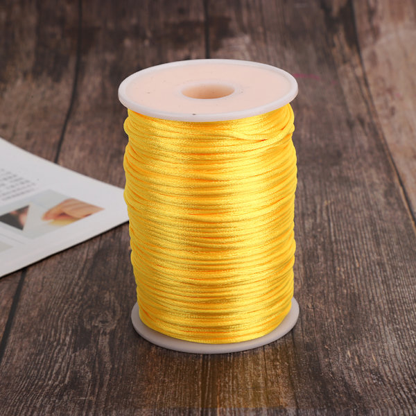 Kestävä nylon satiininaru kiinalainen solmujen tekoon korujen valmistukseen Ompeleminen Neulominen Kultakeltainen