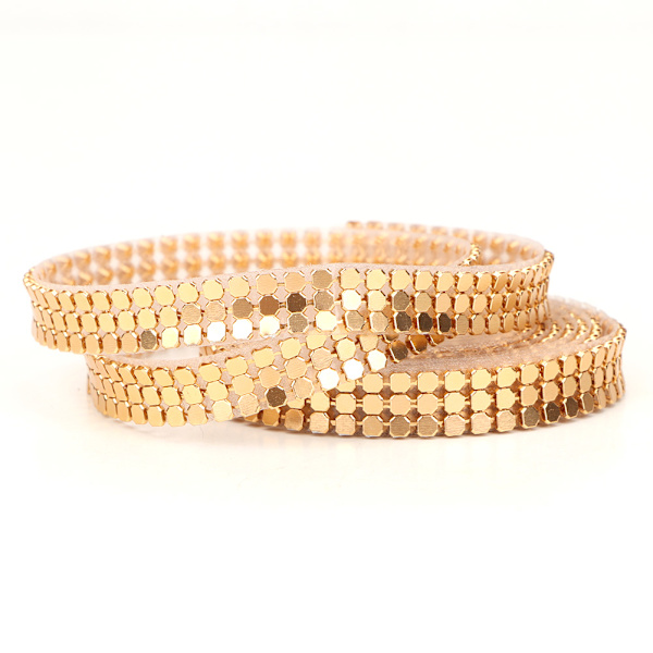 1,5 m 3 riviä Alumiiniverkko Rhinestone Nauha Ompelee Strass Trim Vaatteiden Tarvikkeet (kulta)