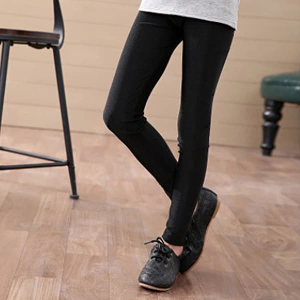 Barnleggings i enfärgad, glansig, högelastisk stretch, slim fit för barn 100 cm