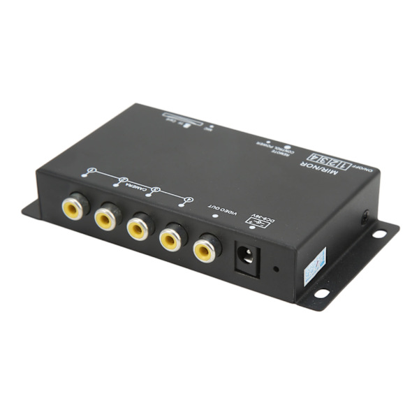 Digitaalinen videoajotallennin ajoneuvoihin 4-kanavainen 720P DC9‑36V Universaali Mini MDVR matkailuautoon, pakettiautoon ja kuorma-autoon