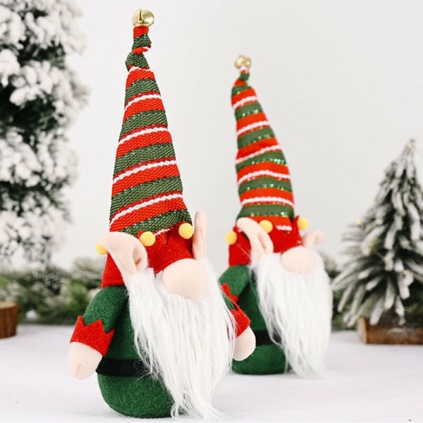 Julepynt, lange strikkede ører med bjeller, gamle skogsdukker, mini skrivebordpynt