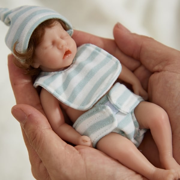 6-tums Mini Reborn Dolls Mjuk silikon babydocka Miniatyr Reborn bebisar med kläder naturtrogna babydockor