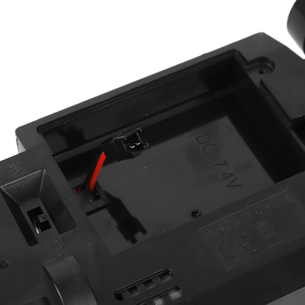 RC-ajoneuvo 2.4Ghz kaukosäätimellä, 4 pyörää, kaikki suunnat, etuvalot, kilpa-autolelu, yksi akku
