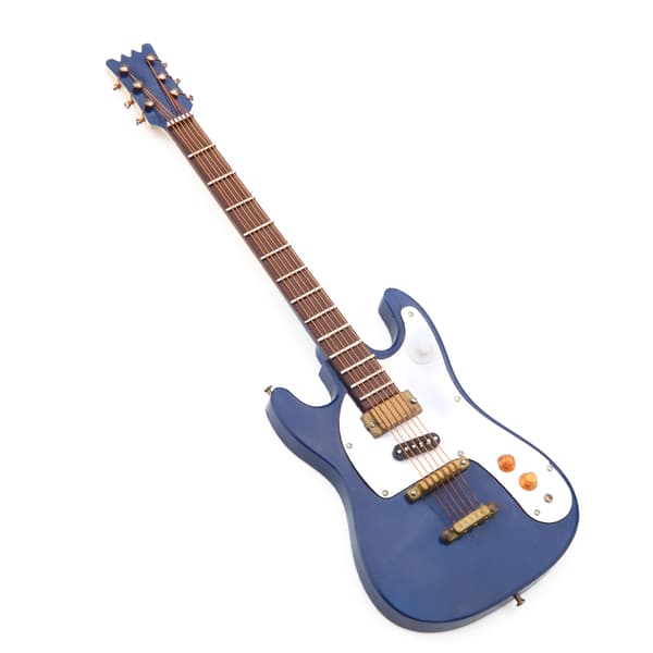 Elegant mini-gitarmodell i tre Displaydekorasjon Hjemmekontorpynt 3-500-E36
