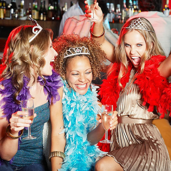 7 kpl höyhenboa naisille Monivärinen höyhenboa askarteluun juhlatarvikkeisiin tyttöjen pukeutumisasu (2m per väri)