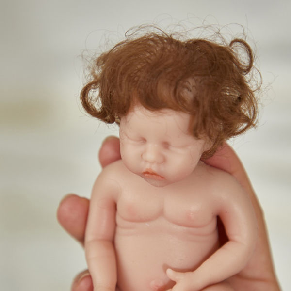 6-tums Mini Reborn Dolls Mjuk silikon babydocka Miniatyr Reborn bebisar med kläder naturtrogna babydockor