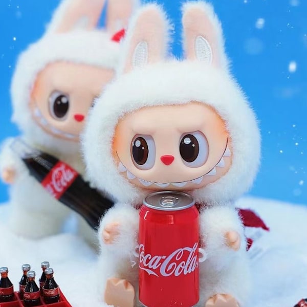 Samlarobjekt Coke Labubu Kanin Plysch - Mjuk POP MART Samarbetsgåva Surprise Shake