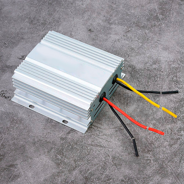 12V - 24V auton virtalähde Step Up Converter Inverter 15A