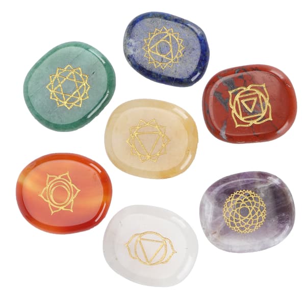 7 stk. Chakrasteiner som symboliserer kroppschakraer, samling for sjelefred med etui