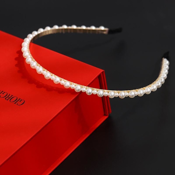 Handgjort Lyxigt Diadem i metall med band av pärlor White one size White Wavy frame
