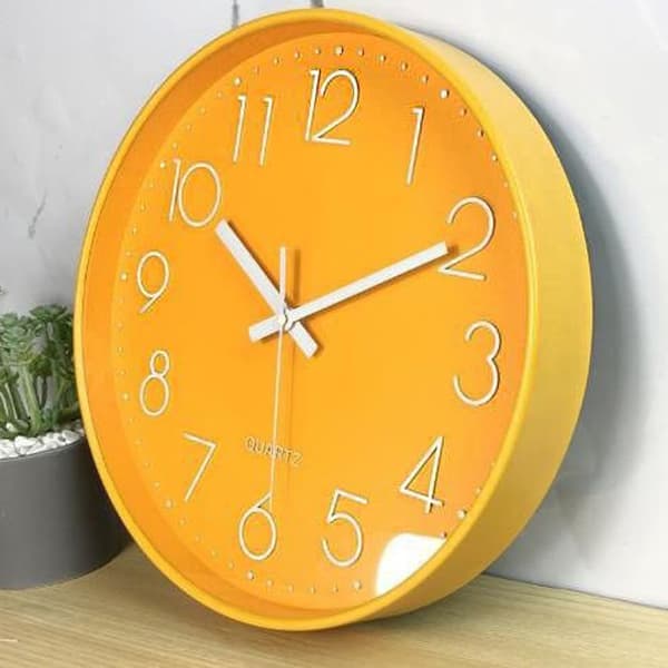 Tyst väggklocka 30 cm köksklocka kvarts batteridriven rund modern hängande klocka för kontor klassrum vardagsrum sovrum (orange)