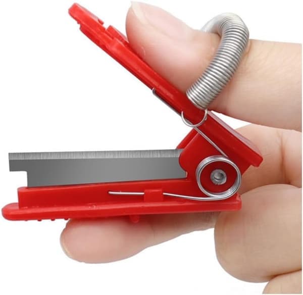 Thumb Knife Multifunctional Compact Guillotine Design with Metal Finger Ring for Gardening Tea Picking Fruit Tree Pruning 1PC