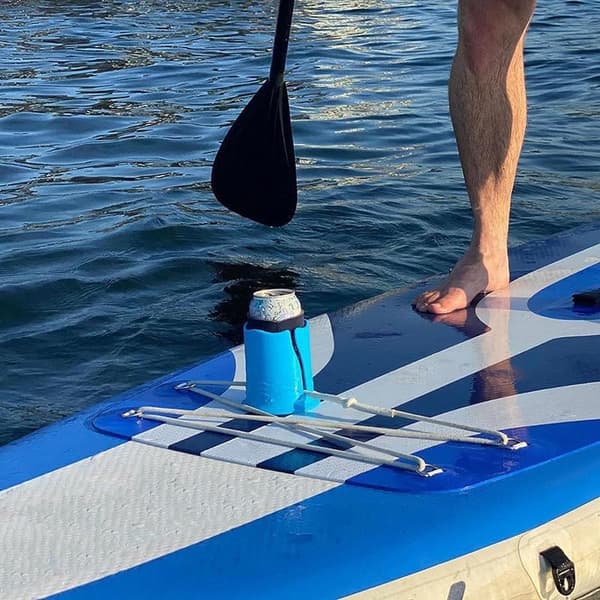 Blå vandflaskeholder til paddleboard - Universal udstyrsorganisator passer under elastiske stropper, til SUP, kajak, surfbræt og mere, holdbart PP-materiale