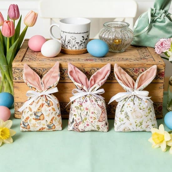 Gift Bags - Easter Candy - Easter Decoration - Easter Decorations - 23 cm x 15 cm - Velvet Easter Bunny Bag - Fillable - With Bunny Ears and Pattern