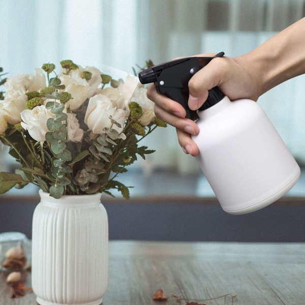 Plastblomspruta, justerbar sprayflaska, kapacitet 600 ml för trädgård och hem, enkel förpackning (vit)