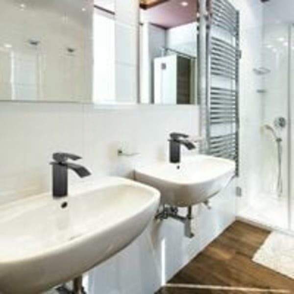Svart vattenfall diskho kran, modern uppgradering badrum blandare kran, mässing stor fyrkantig pip kran, varmt och kallt vatten tillgängligt