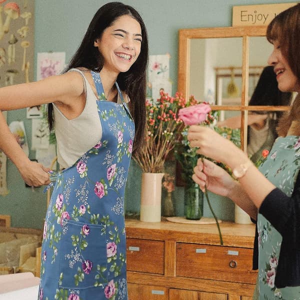 Forkle til kvinner, 2-pakning blomsterforkle med 2 store lommer