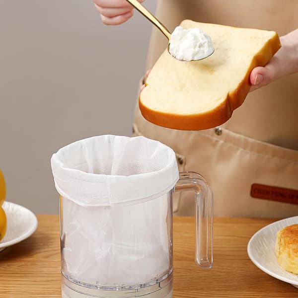 Gresk yoghurt sil og myseutskiller Rask 10-minutters siling; har et kjøleskapssikkert forseglet lokk; lager kremet yoghurtost; allsidig sil.