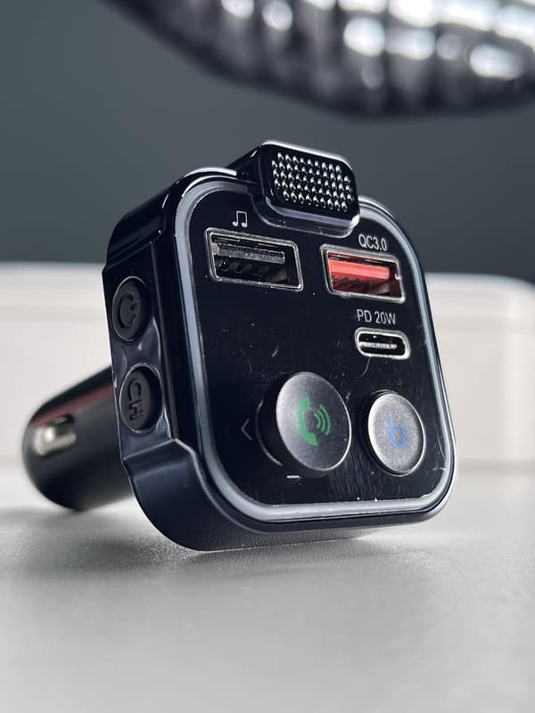 Musikströmningadapter och spelare, stöder MP3-spelare via USB-enhet, handsfree-samtal, realtidsövervakning av bilbatteri