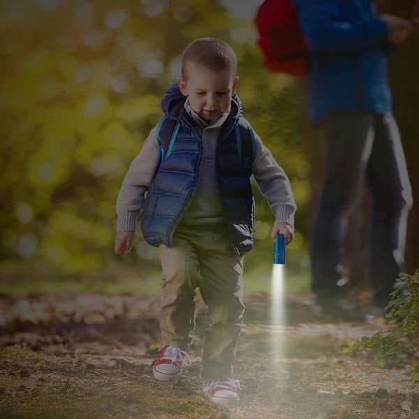 2 Pieces Mini Flashlight Small Handheld Flashlight Kids LED Flashlight 7.6 cm Waterproof Batteries with Insulation Sheet Included (Blue Red)