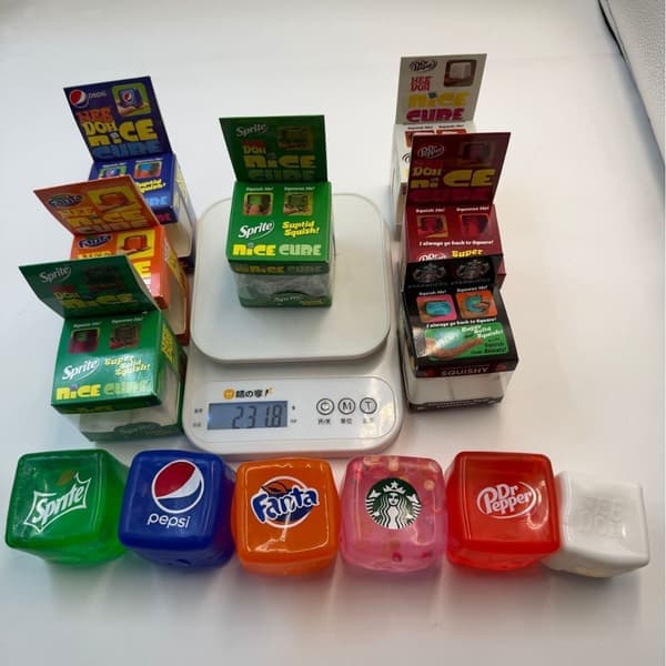 Schylling Needoh Nice Cube sensorisk leksak, stresslindrande block, kläm, lindra stress, pussel och släpp Red McDonald's