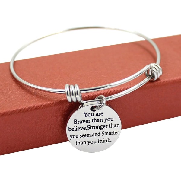 Lady Inspirational Armband Encouragement, "Du är modigare än du tror ..." Expanderbar graverad armband för kvinnor present