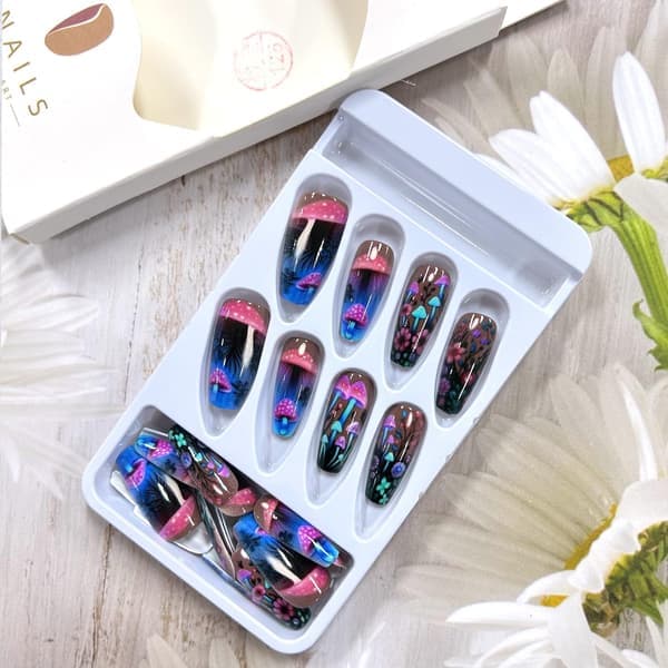 Mushroom Press-on nails Medium ballet-shaped false nails Fantasy mushroom and flower pattern design Glitter nails Full coverage Colorful stick