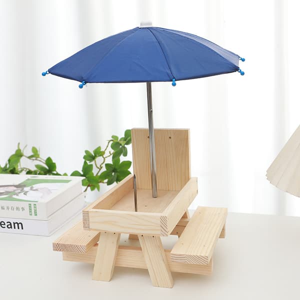 Egernfoderhus Picnictabel med Parasol og Majskolbeholder, Ny Premium Gave til Egern- og Jordegernelskere, Udendørs Havepynt Blå