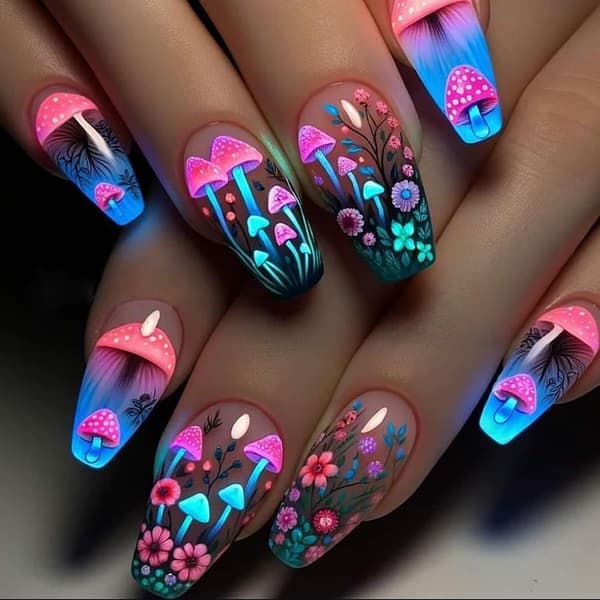 Mushroom Press-on nails Medium ballet-shaped false nails Fantasy mushroom and flower pattern design Glitter nails Full coverage Colorful stick