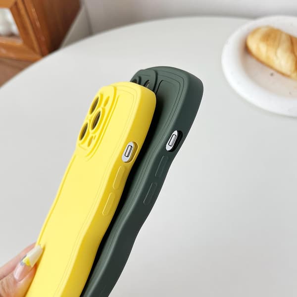 Til iPhone 13 Pro Max-deksel, ensfarget bølget ramme myk kompatibel med iPhone-deksel (iPhone 13 Pro Max) Gul